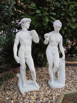 Gartenfiguren, David & Eva mit Apfel in der Hand