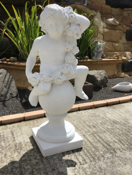 Gartenfigur Frühling aus 4 Jahreszeiten, Putte auf Kugel, Skulptur, Steinfigur