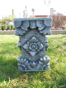 Sockel, Kapitell, Podest, Figurensockel, Steinsockel, Gartendekoration