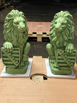 Gartenfiguren, Löwenpaar mit Wappen, je 53 cm Park & Gartendekoration, Steinfiguren, Skulpturen, Sachsenwappen