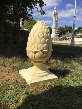 Pinienzapfen, Skulptur, Pfeilerschmuck