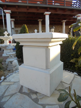 Preview: Sockel für Gartenfigur, Podest 63 cm Hoch