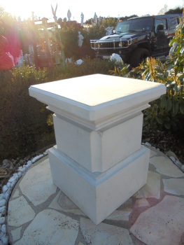Preview: Sockel für Gartenfigur, Podest 63 cm Hoch
