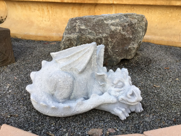 Steinfigur liegender Drache, Steinguss, Skulpturen, Statuen, Tierfiguren, Gartenfigur