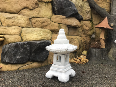 Preview: Steinlaterne Gartenfiguren Japan Lampe, Steinguss, 55 cm, Gartendeko Steinfigur