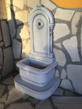 Preview: Wandbrunnen mit Wassertrog auf Sockel, Steinguss, Steinfigur, Gartendekoration