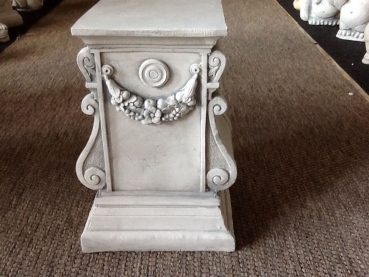 Sockel, Kapitell, Podest, Figurensockel, Steinsockel, Gartendekoration