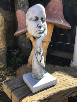 Gartenfigur, Büste, Hand mit Gesicht "Der Denker" Geschenkidee, Park & Gartendekoration, Steinfigur, Skulptur