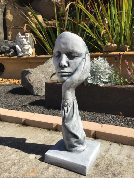 Gartenfigur, Büste, Hand mit Gesicht "Der Denker" Geschenkidee, Park & Gartendekoration, Steinfigur, Skulptur