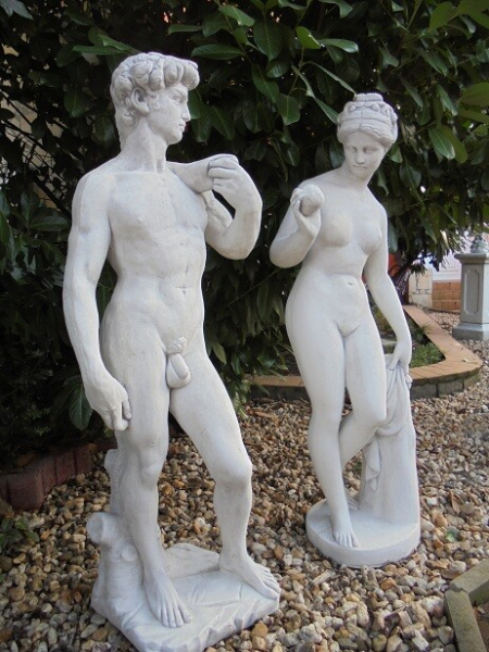 Gartenfiguren, David & Eva mit Apfel in der Hand