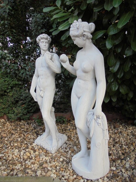 Gartenfiguren, David & Eva mit Apfel in der Hand