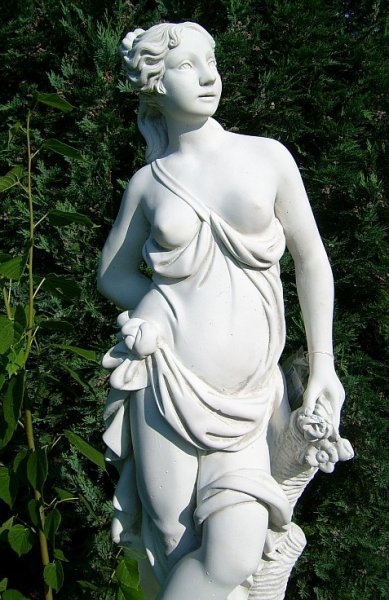 beautiful garden decorations "Aline" 91 kg - 120 cm high
