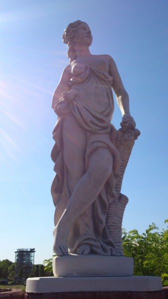 beautiful garden decorations "Aline" 91 kg - 120 cm high