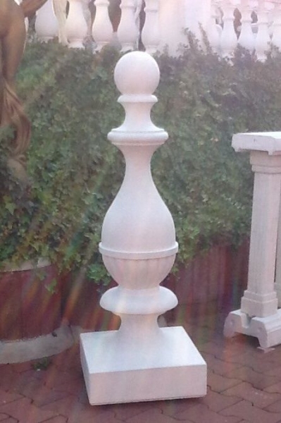Obelisk, Pinienzapfen, Poller, Kapellenspitze, Pfeilerkrone, Fassadenstuck
