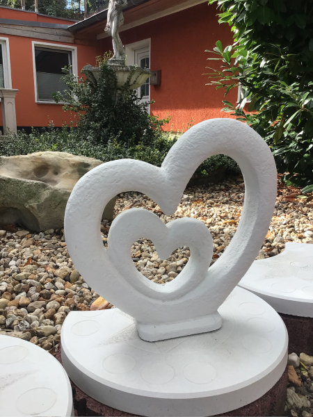 Herz, Skulpturen, Steinguss, Gartenfiguren, Steinfiguren, Frostsicher, Wetterfest, Gartendekoration, Beton