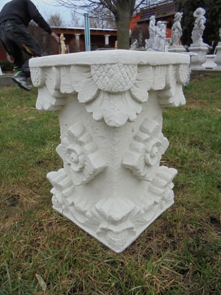 Sockel, Kapitell, Podest, Figurensockel, Steinsockel, Gartendekoration