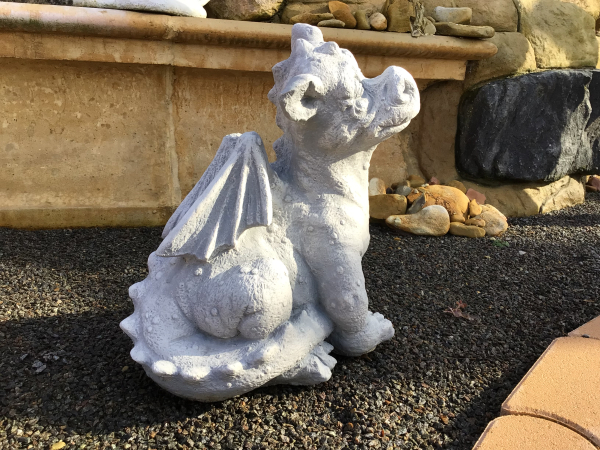 Steinfigur sitzender Drache, Steinguss, Skulpturen, Statuen, Tierfiguren, Gartenfigur