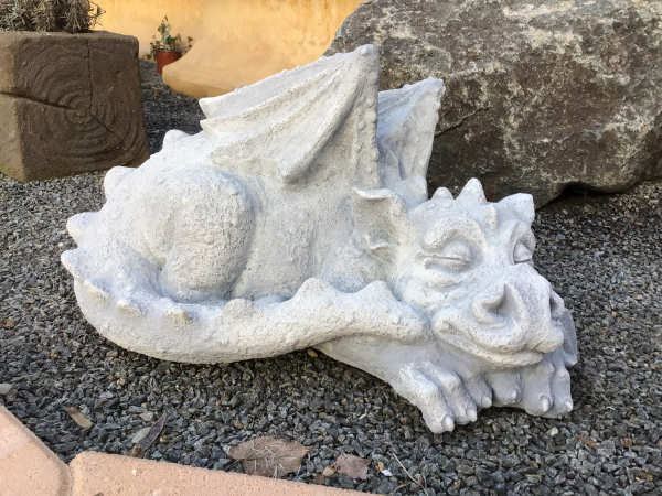 Steinfigur liegender Drache, Steinguss, Skulpturen, Statuen, Tierfiguren, Gartenfigur