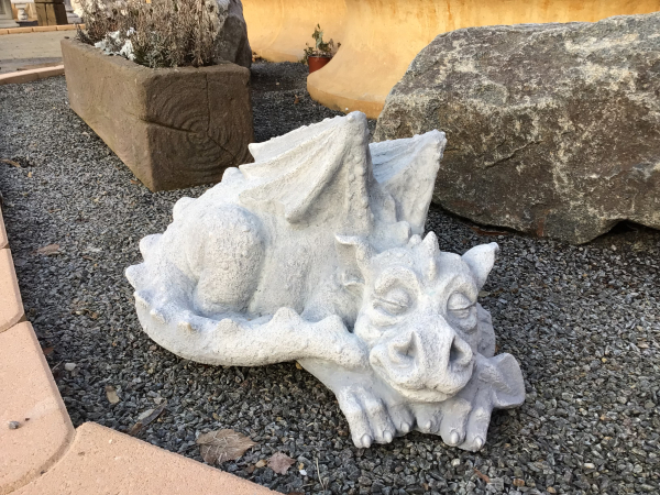 Steinfigur liegender Drache, Steinguss, Skulpturen, Statuen, Tierfiguren, Gartenfigur