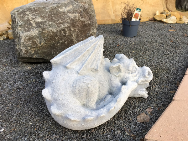 Steinfigur liegender Drache, Steinguss, Skulpturen, Statuen, Tierfiguren, Gartenfigur