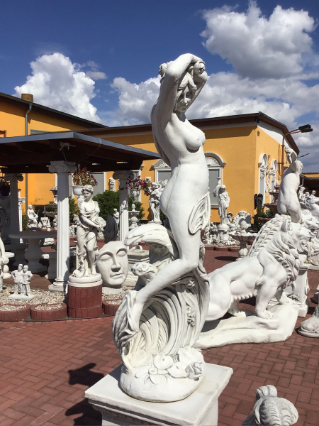 Frauenfigur, Betonfigur, Skulptur