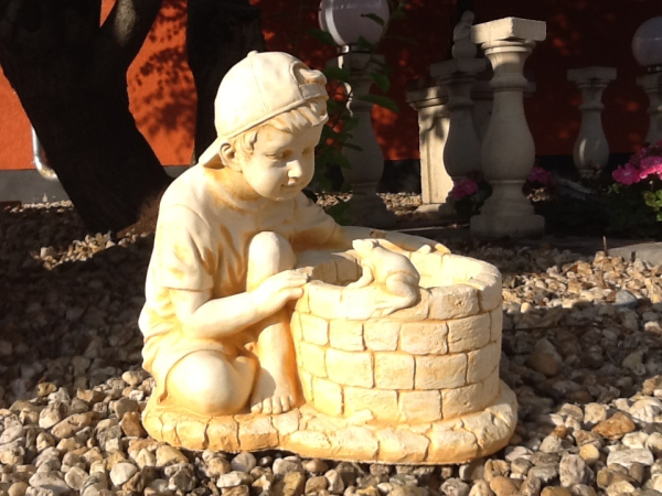 Gartenfigur " Junge am Froschbrunnen" Steinguss, Skulptur, Steinfigur, Park & Gartendekoration