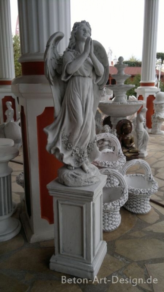 detailed angel statue made â€‹â€‹of concrete 75 cm high