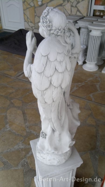 detailed angel statue made â€‹â€‹of concrete 75 cm high