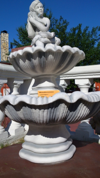 Beautiful garden fountain oval / Wall Fountain