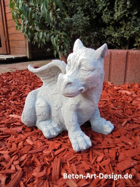 cute dragon from white concrete - Height: 23.5 cm