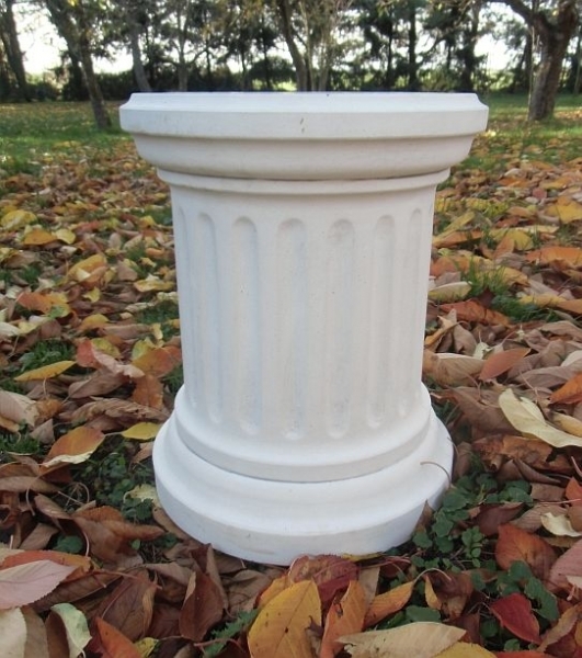 Round base for Gartenfigur / stone figure 43 cm high