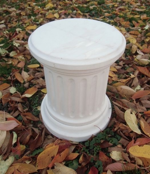 Round base for Gartenfigur / stone figure 43 cm high