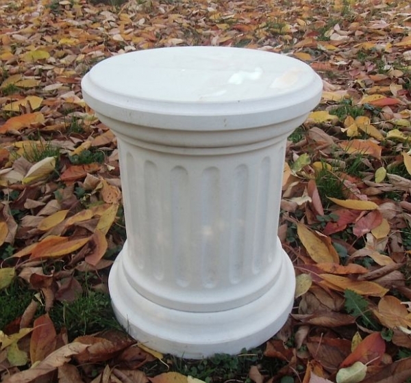 Round base for Gartenfigur / stone figure 43 cm high