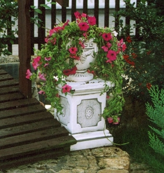 Sockel, Kapitell, Podest, Figurensockel, Steinsockel, Gartendekoration