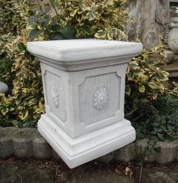 Sockel, Kapitell, Podest, Figurensockel, Steinsockel, Gartendekoration