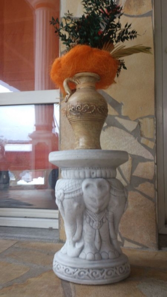 Sockel, Kapitell, Podest, Figurensockel, Steinsockel, Gartendekoration