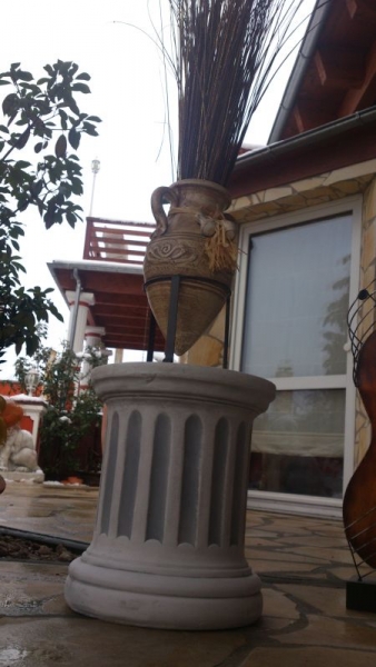 beautiful round pedestal / column for figures