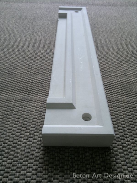 Window molding with connecting corners