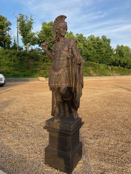 Gartenfigur, "Centurio" Römischer Feldherr mit Speer, Steinguss, Statue, Park & Gartendekoration, Steinfigur