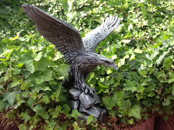 Skulptur Adler, Steinguss, Gartenfigur