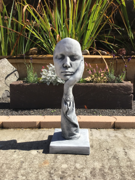 Gartenfigur, Büste, Hand mit Gesicht "Der Denker" Geschenkidee, Park & Gartendekoration, Steinfigur, Skulptur