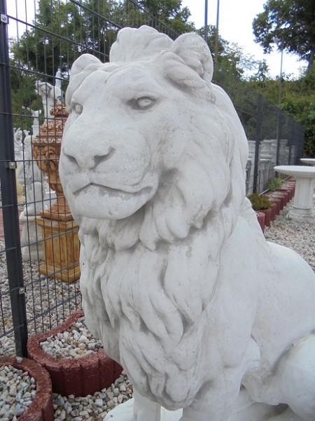Löwen, Steinfiguren, Gartenfiguren, Skulpturen, Statuen