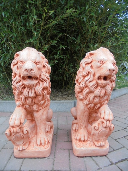 Löwen, Steinfiguren, Gartenfiguren, Skulpturen, Statuen