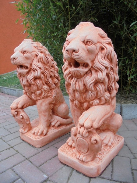 Löwen, Steinfiguren, Gartenfiguren, Skulpturen, Statuen