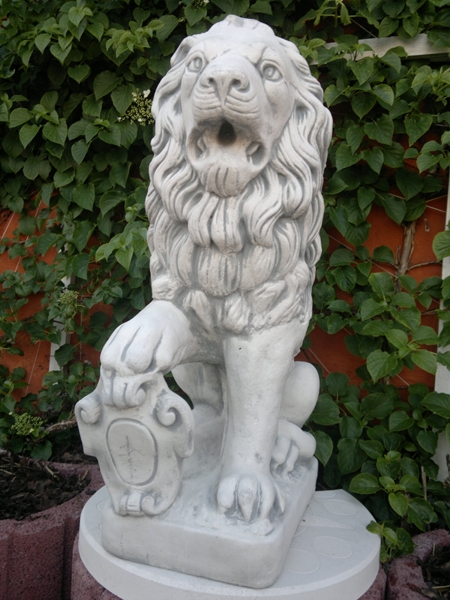 Löwen, Steinfiguren, Gartenfiguren, Skulpturen, Statuen