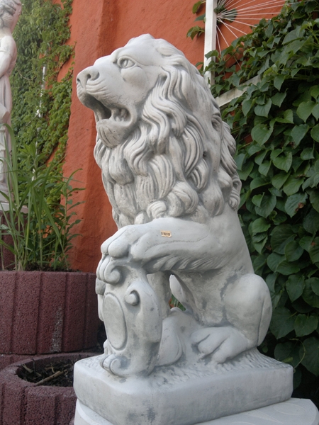 Lion figure left leg lifted