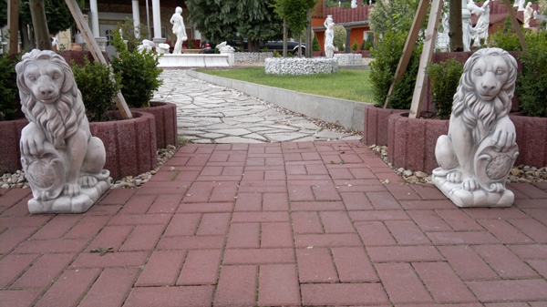 Löwen, Steinfiguren, Gartenfiguren, Skulpturen, Statuen