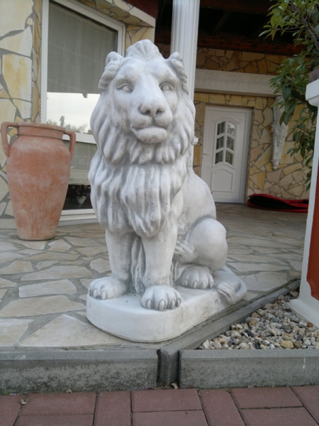 Löwen, Steinfiguren, Gartenfiguren, Skulpturen, Statuen