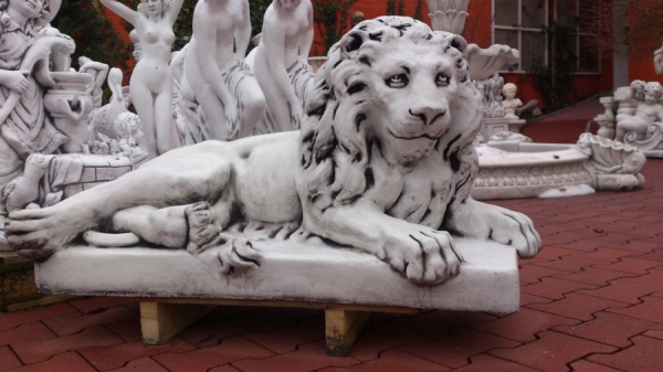 impressive stone lion figure shows input ranges