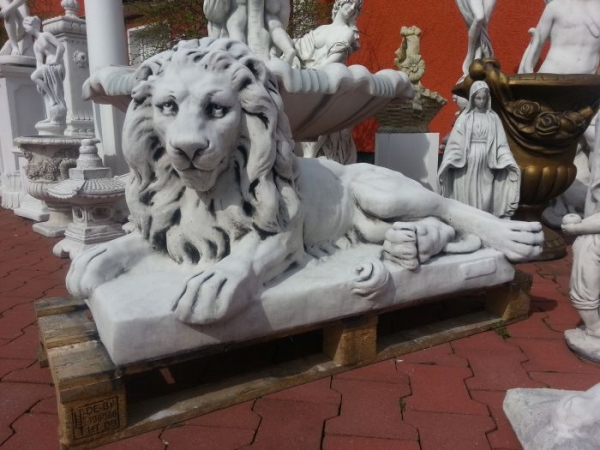 Löwen, Steinfiguren, Gartenfiguren, Skulpturen, Statuen